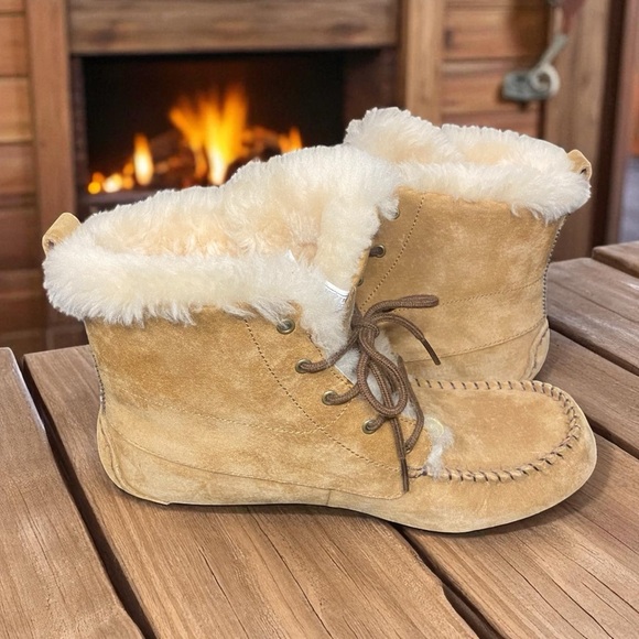 UGG Australia Ansley Shearling Lace-Up Moccasin Boots | Chestnut Suede | Size 9 - Picture 7 of 9